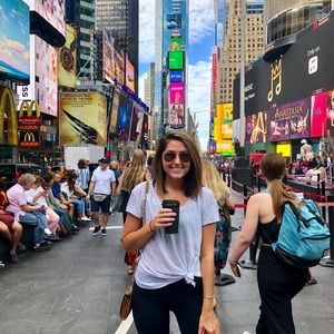 Meet your Posher, Claire